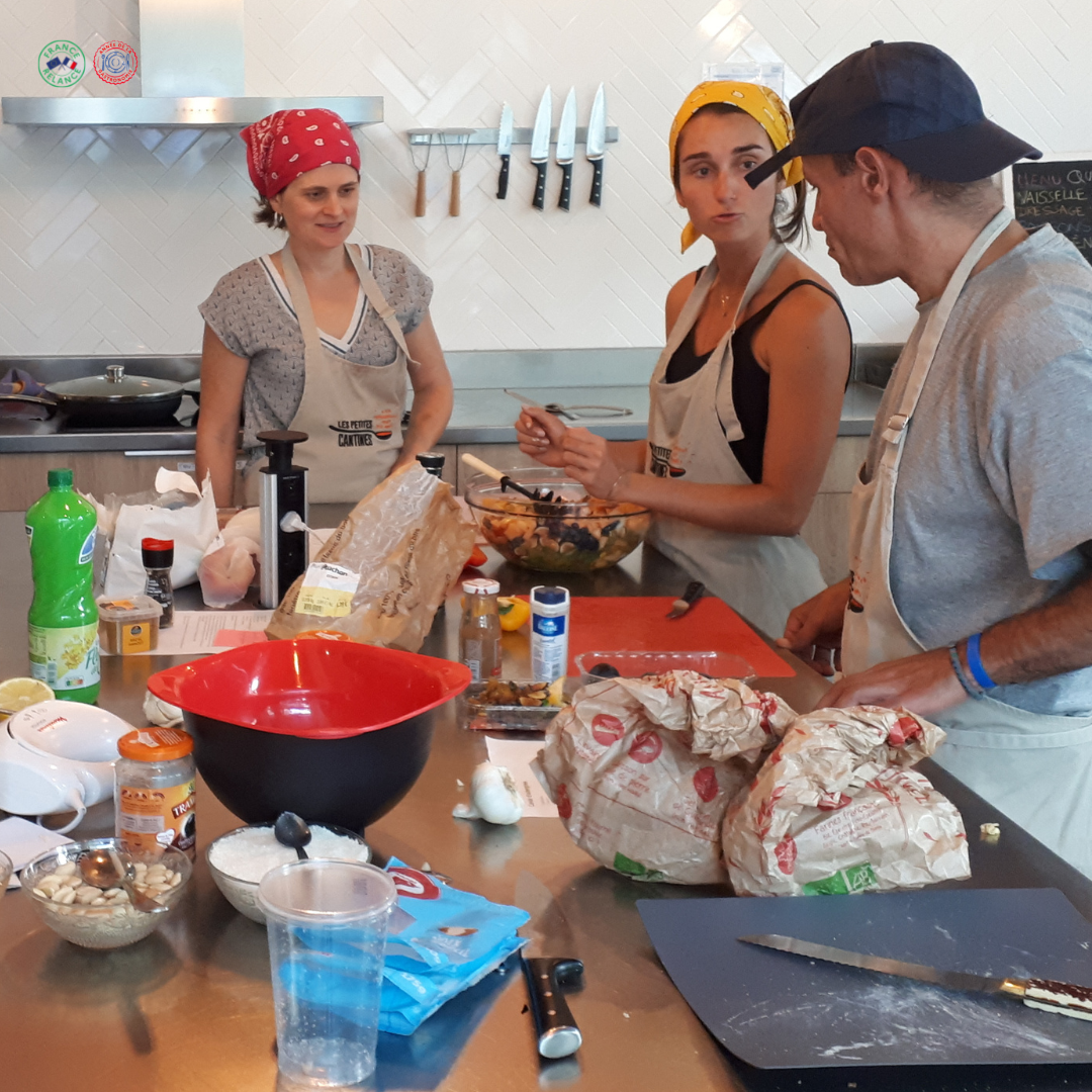 L'atelier cuisine dans les fourneaux de La Cloche L'atelier cuisine dans les fourneaux de La Cloche